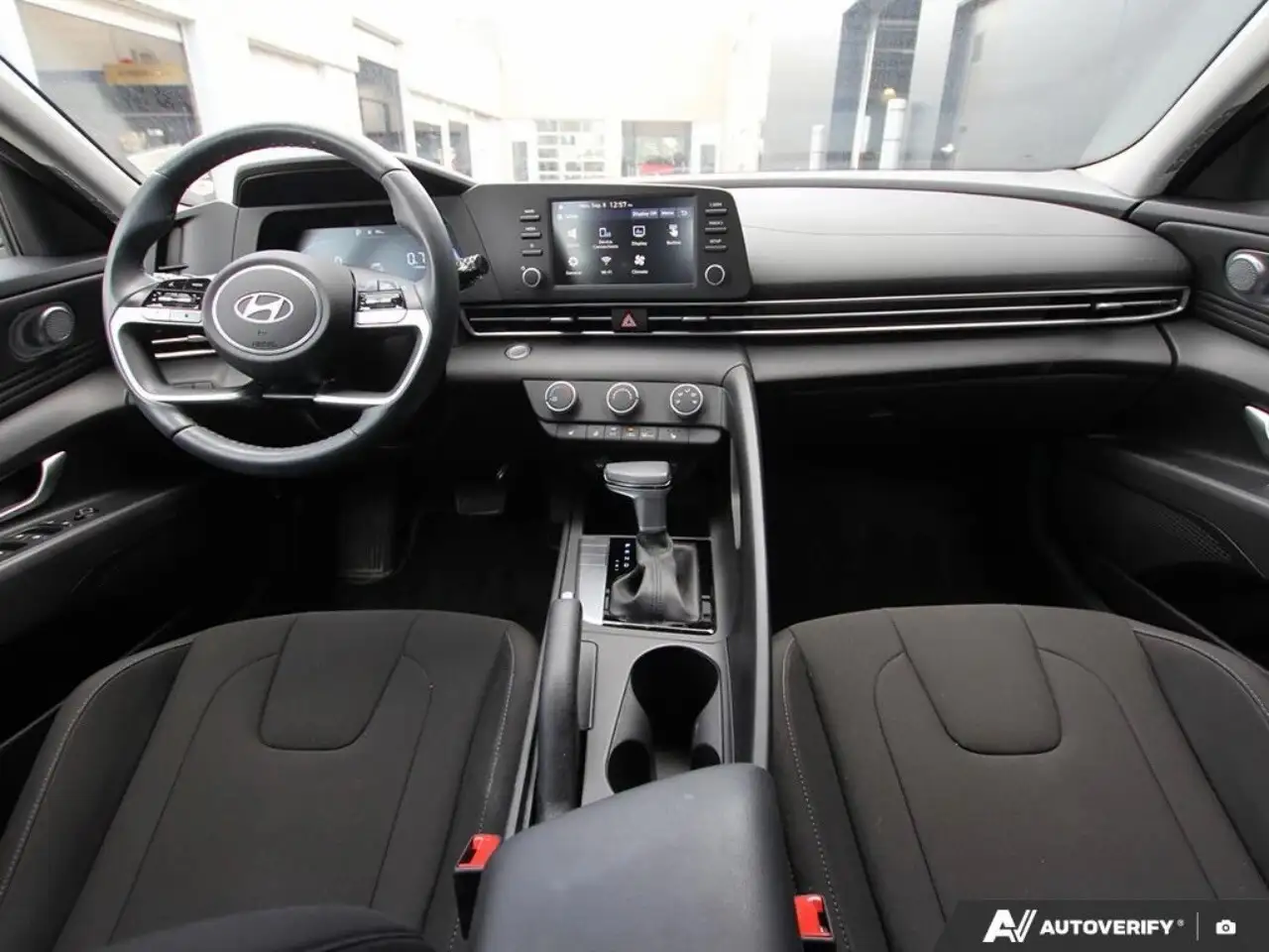 Hyundai ELANTRA снимка Hyundai ELANTRA