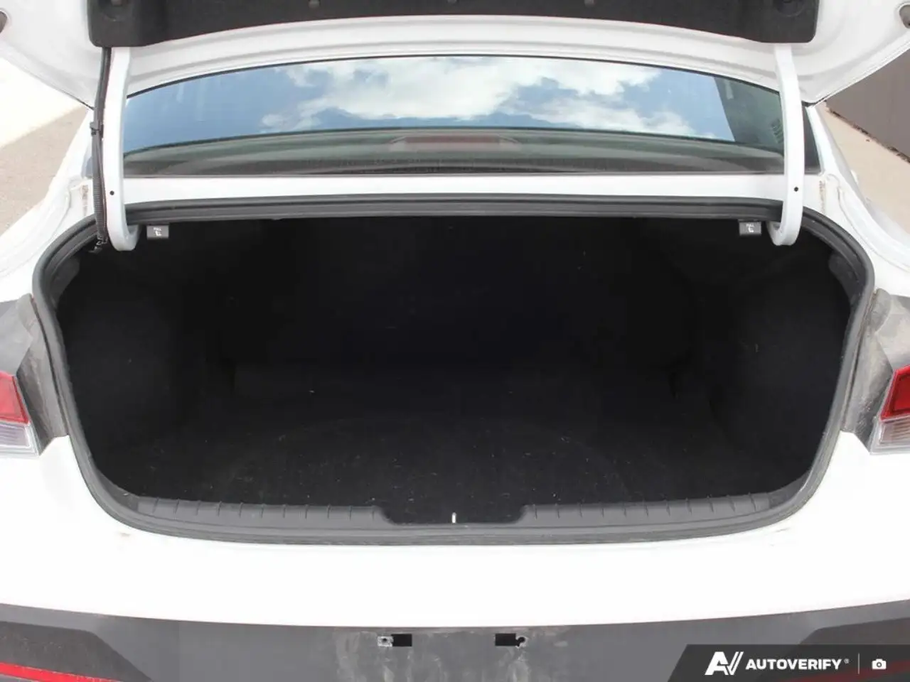 Hyundai ELANTRA снимка Hyundai ELANTRA
