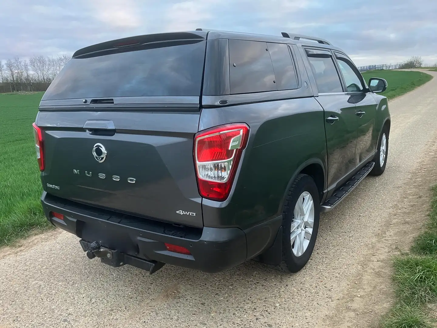 SsangYong Musso 2.2 Turbo e-Xdi 4WD Sapphire (EU6b) Gris - 2