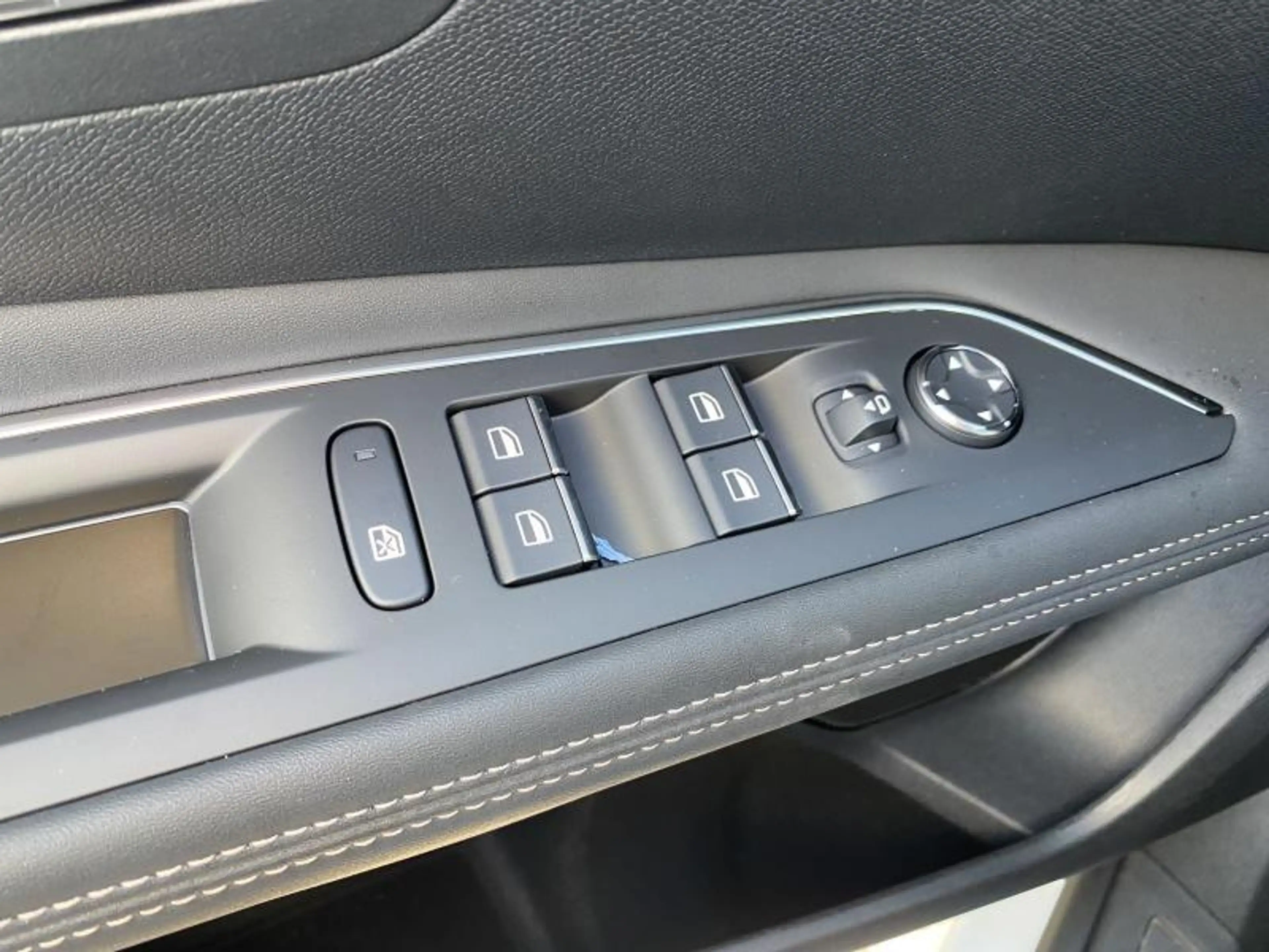 Peugeot 3008 GT — photo 13