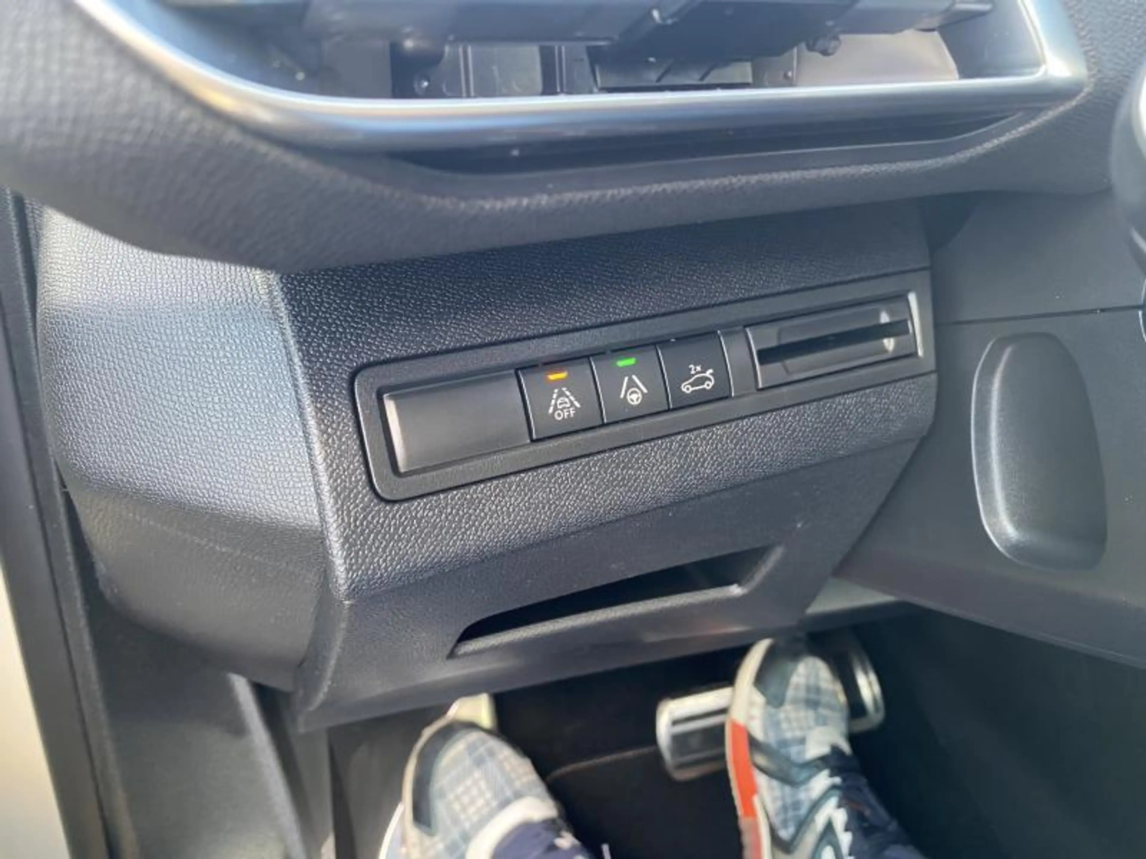 Peugeot 3008 GT — photo 12