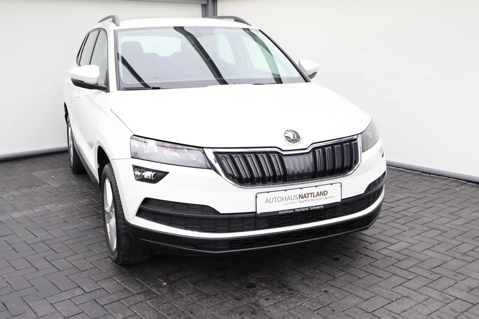 Skoda Karoq Ambition 1.0 TSI DSG PDC Klima Sitzh. Weiß - 2