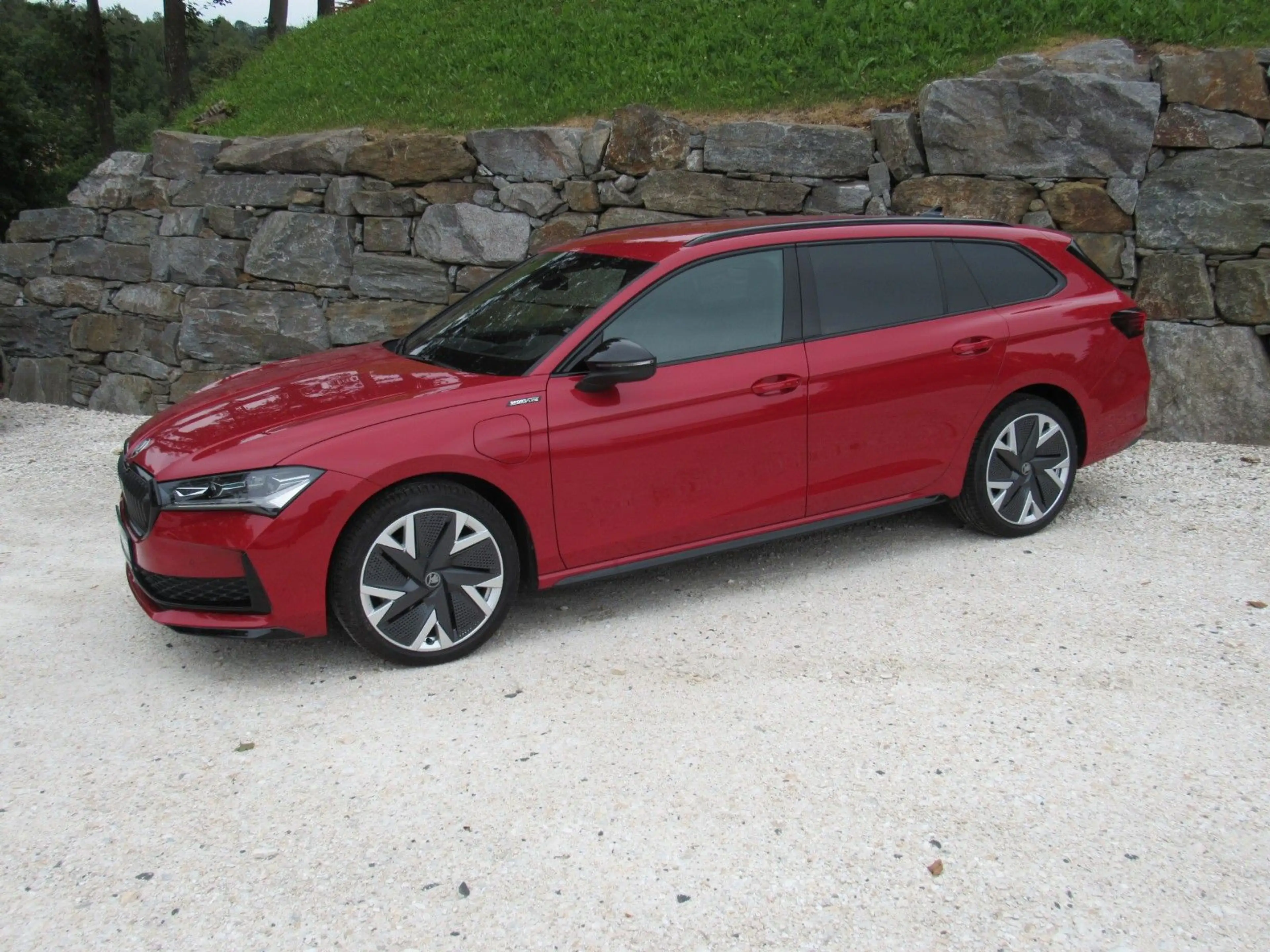 Skoda Superb Combi 1.5 TSI iV DSG Sportline AHK TRAVEL — photo 4