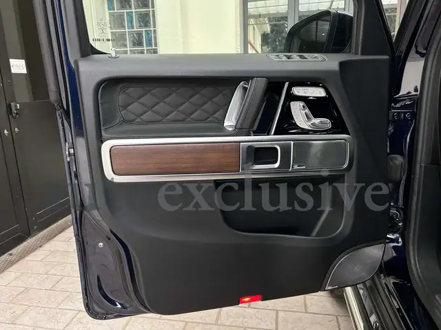 Mercedes-Benz G 500 view 7