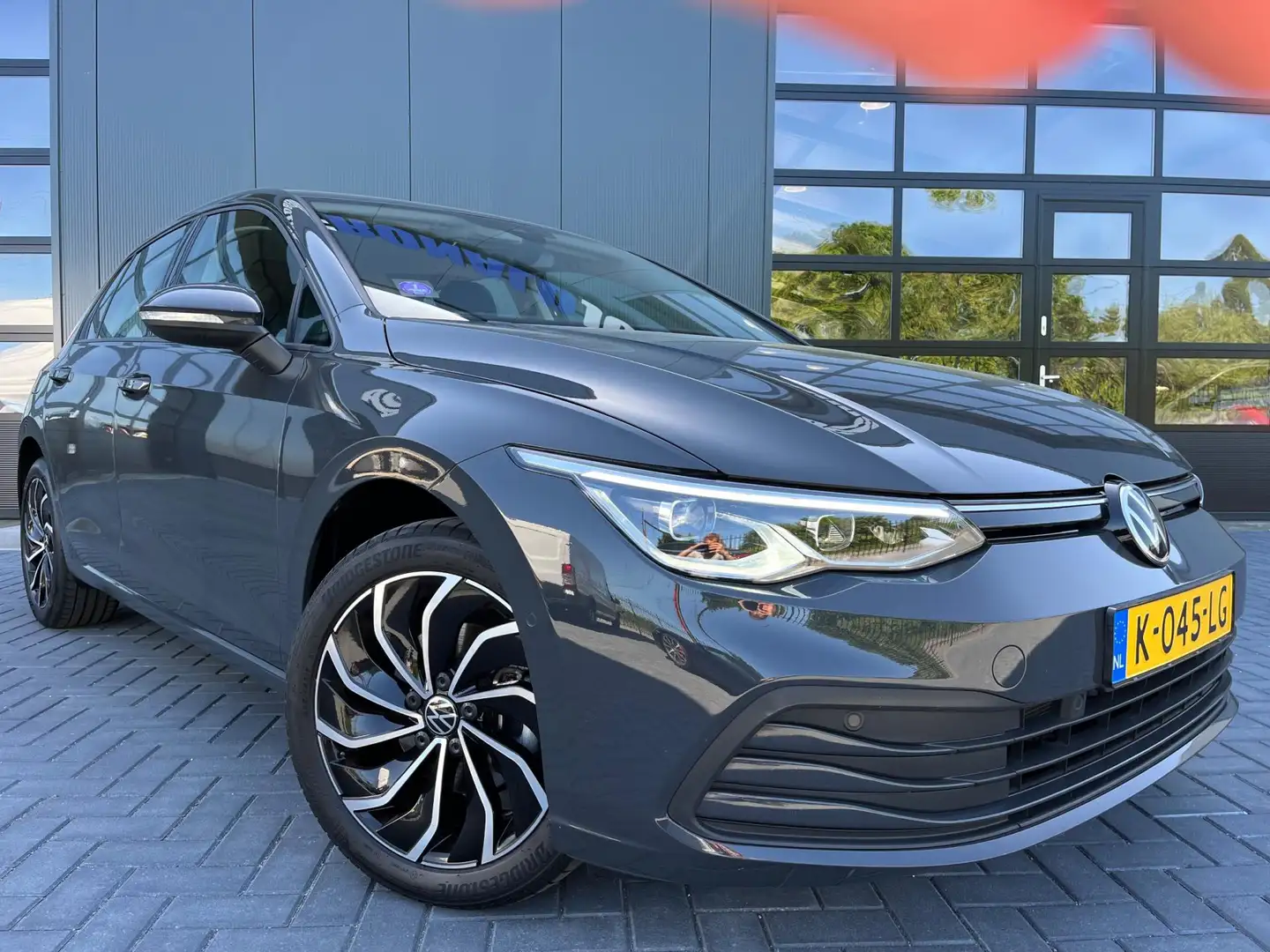 Volkswagen Golf 1.5 TSI Life Business NL.Auto/Sportstoelen/Camera/ Grijs - 2
