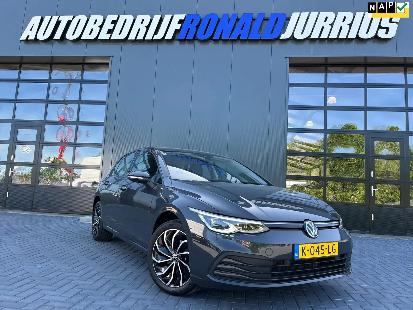 Volkswagen Golf 1.5 TSI Life Business NL.Auto/Sportstoelen/Camera/ Grijs - 1