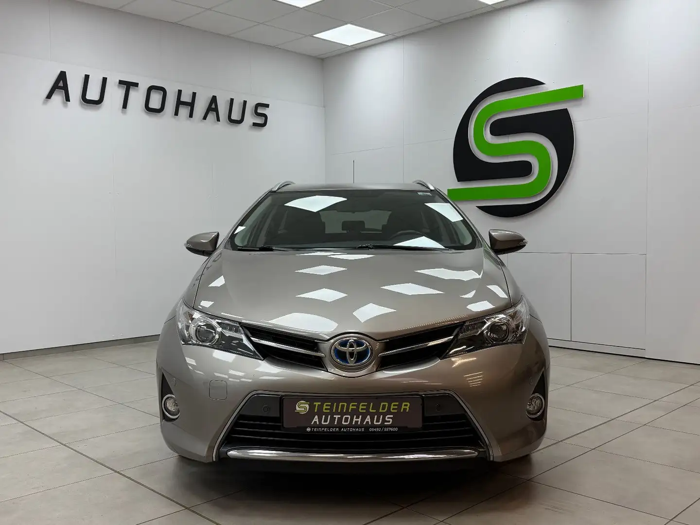 Toyota Auris Hybrid KAMERA / TEMPOMAT Braun - 2