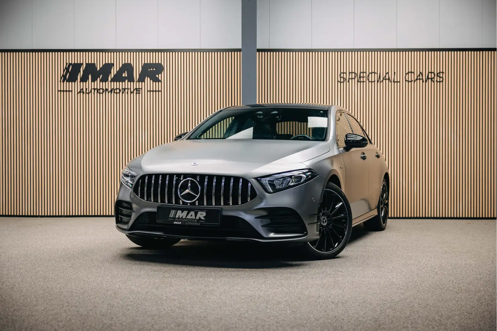 Mercedes-Benz A 250 e | Burmester | Pano | Hybride | Matte Grijs | Hea Gris - 1