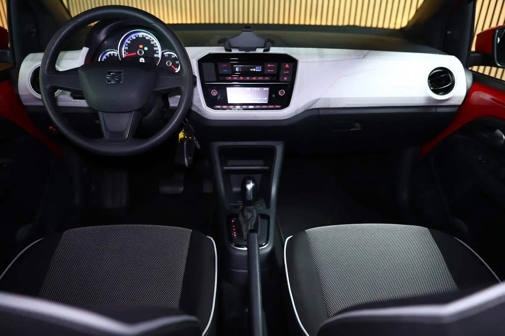 SEAT Mii Electric CLIMATRONIC 52000 k ! SOH TOP ! DAB BLUET Rot - 2