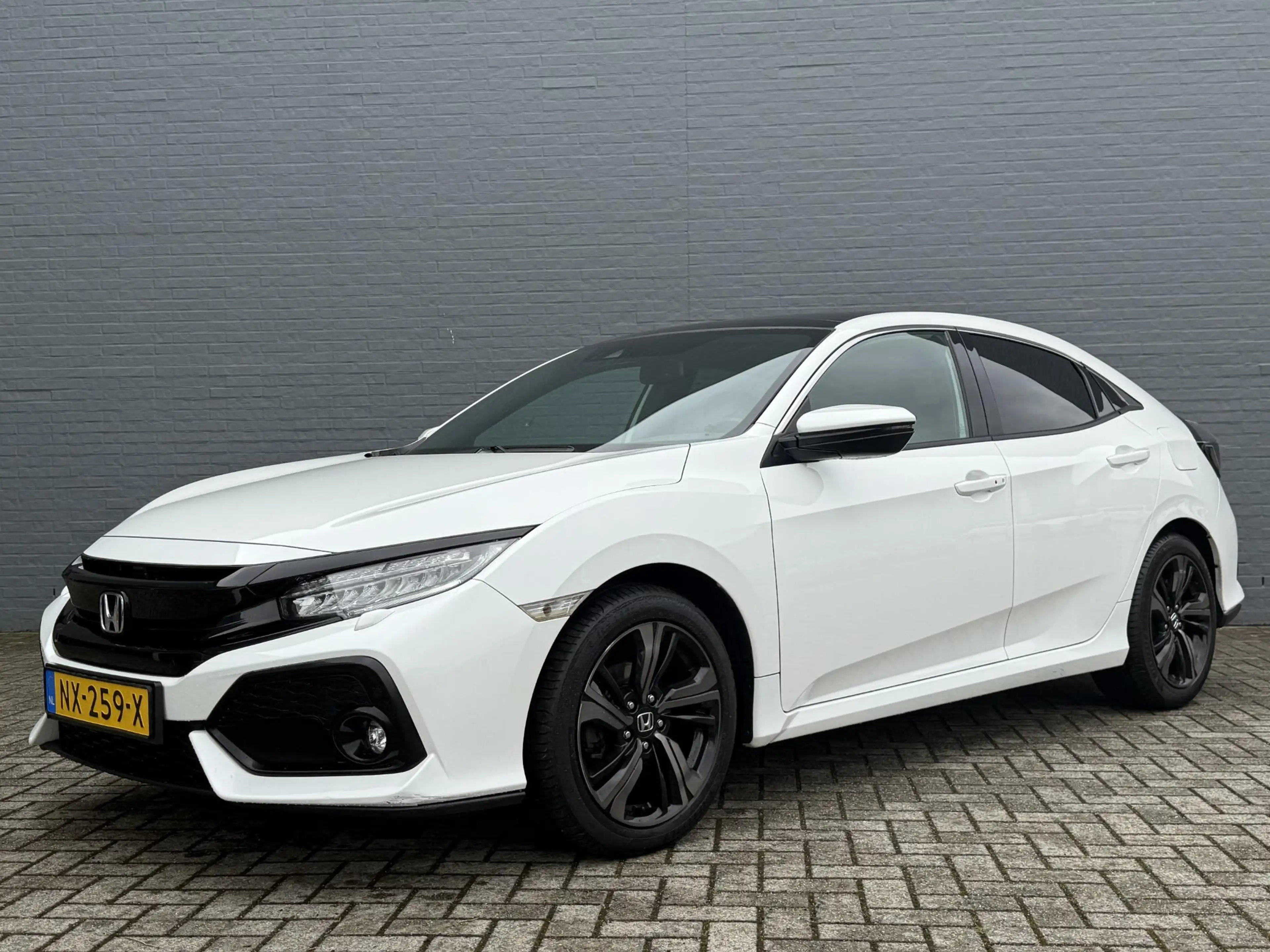 Honda Civic 1.0 i-VTEC Executive | Stoelverwarming | Panoramad — photo 2