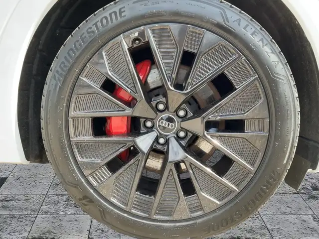Audi Q8 E-Tron view 8