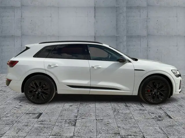 Audi Q8 E-Tron view 7