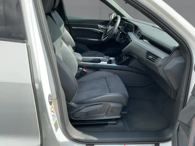 Audi Q8 E-Tron view 12