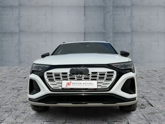 Audi Q8 E-Tron view 3