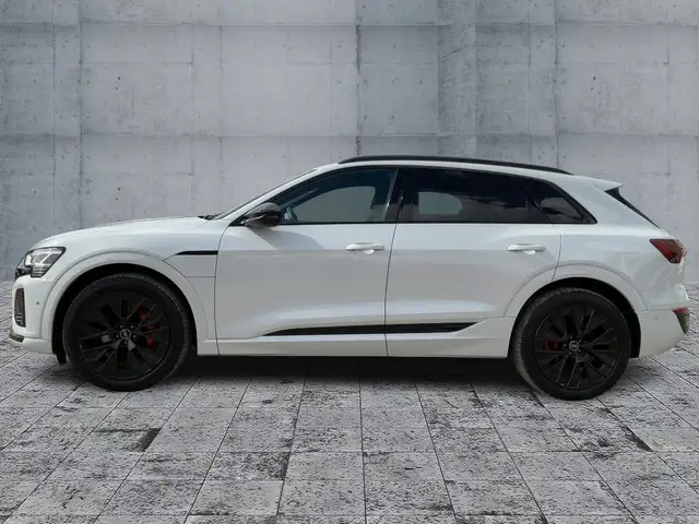 Audi Q8 E-Tron view 4