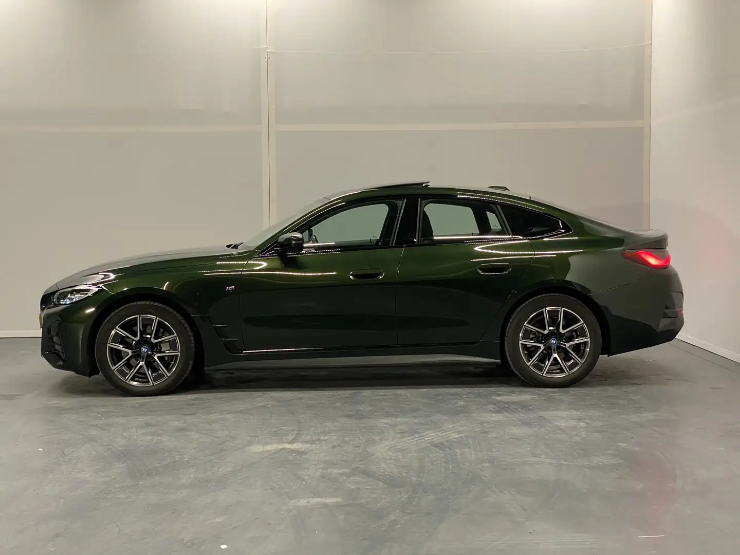 BMW i4 eDrive40 84 kWh | M-Sport | Ambient Verlichting | Groen - 2