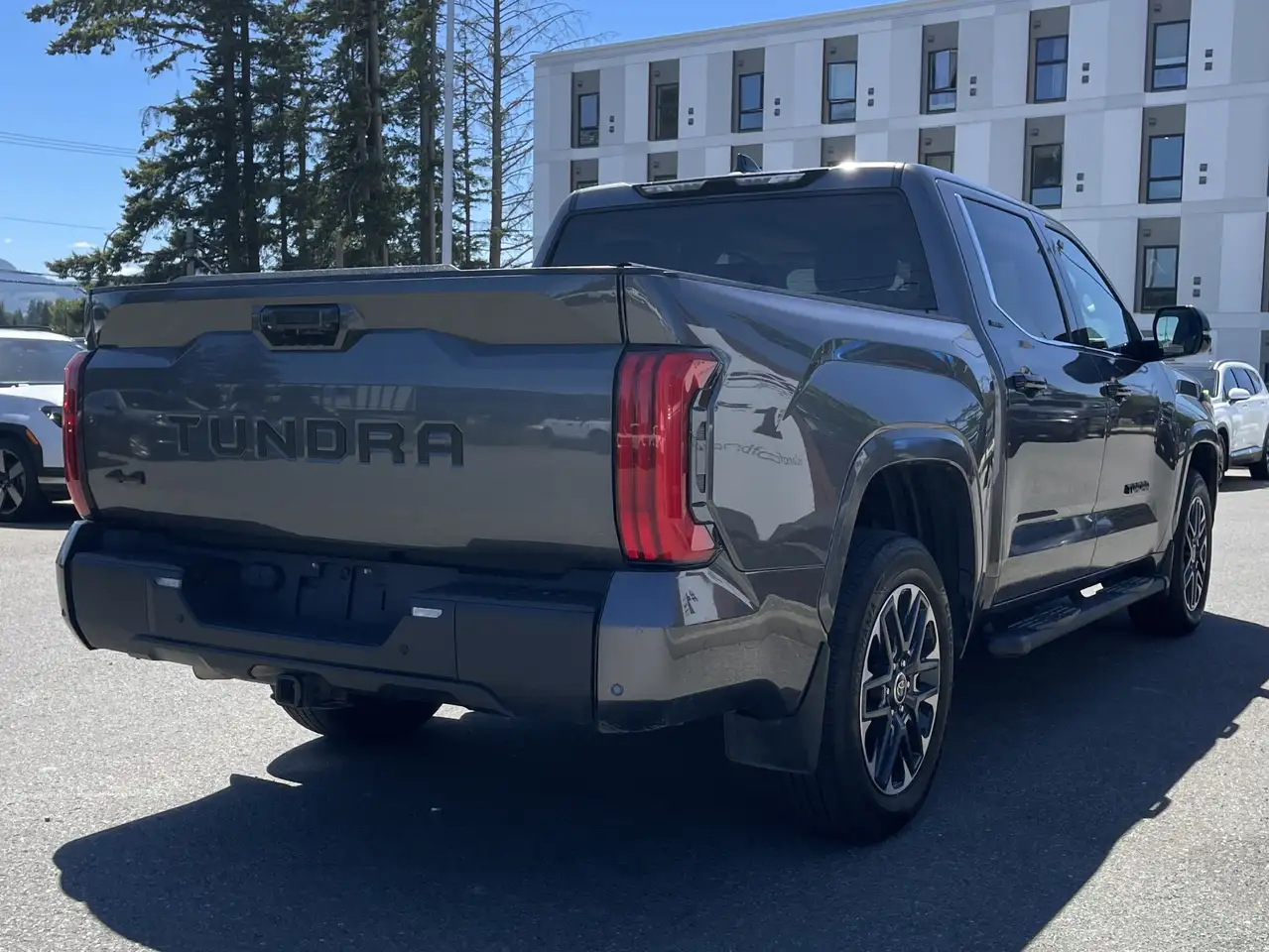 Toyota Tundra снимка Toyota Tundra