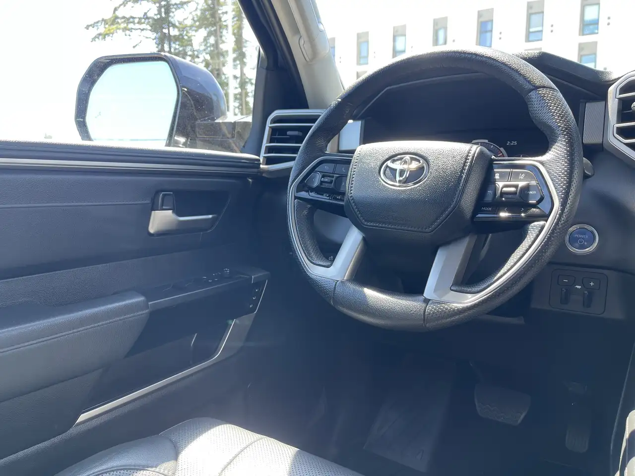 Toyota Tundra снимка Toyota Tundra