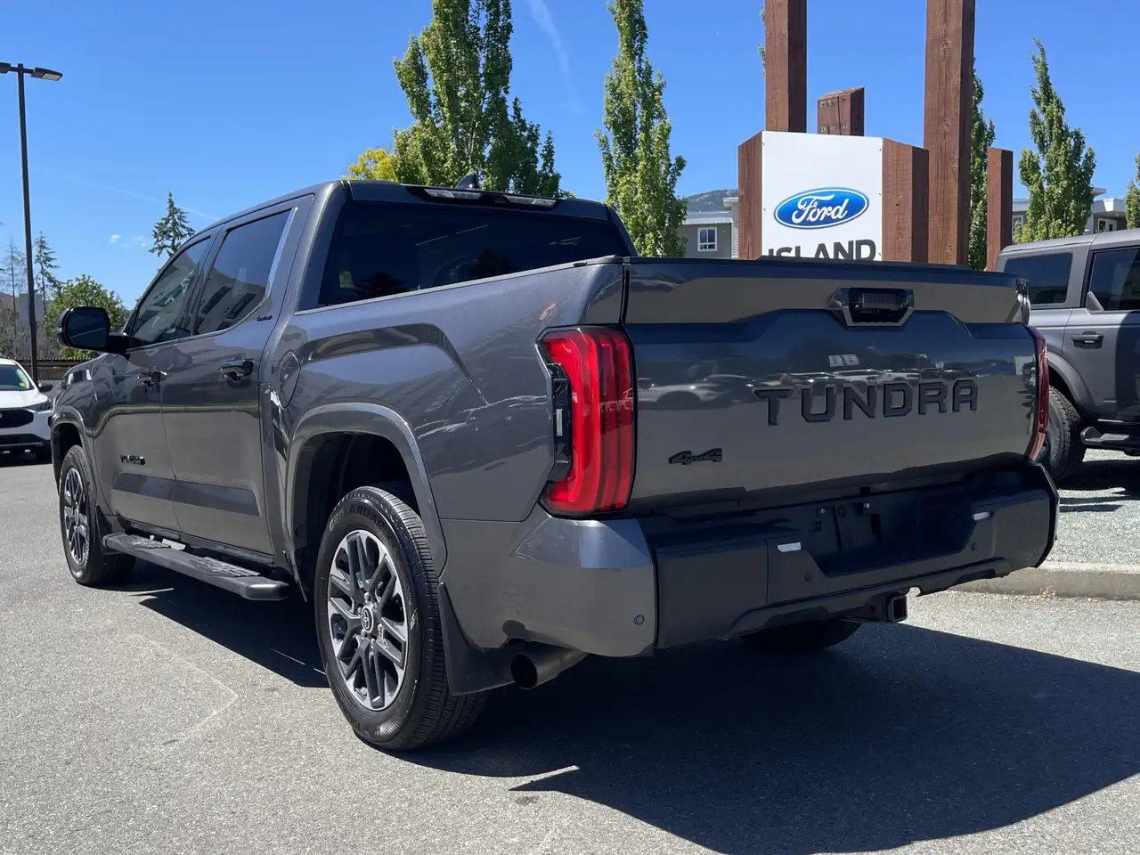 Toyota Tundra снимка Toyota Tundra
