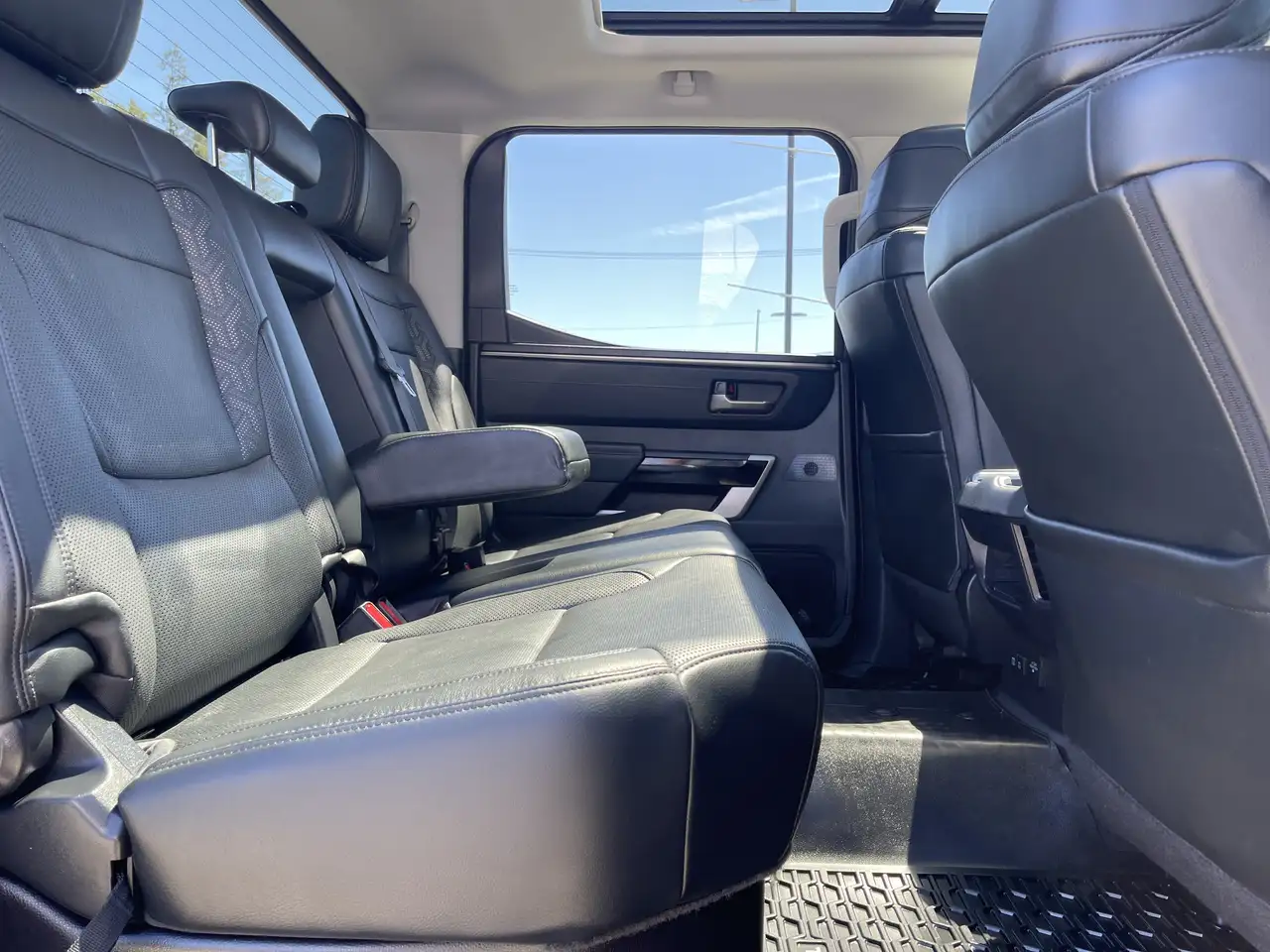 Toyota Tundra снимка Toyota Tundra