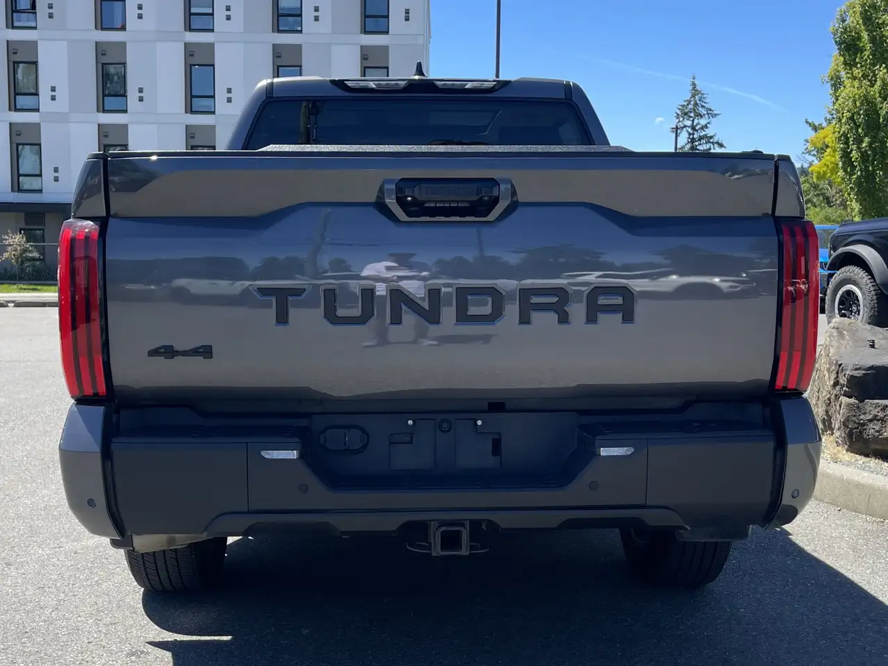 Toyota Tundra снимка Toyota Tundra