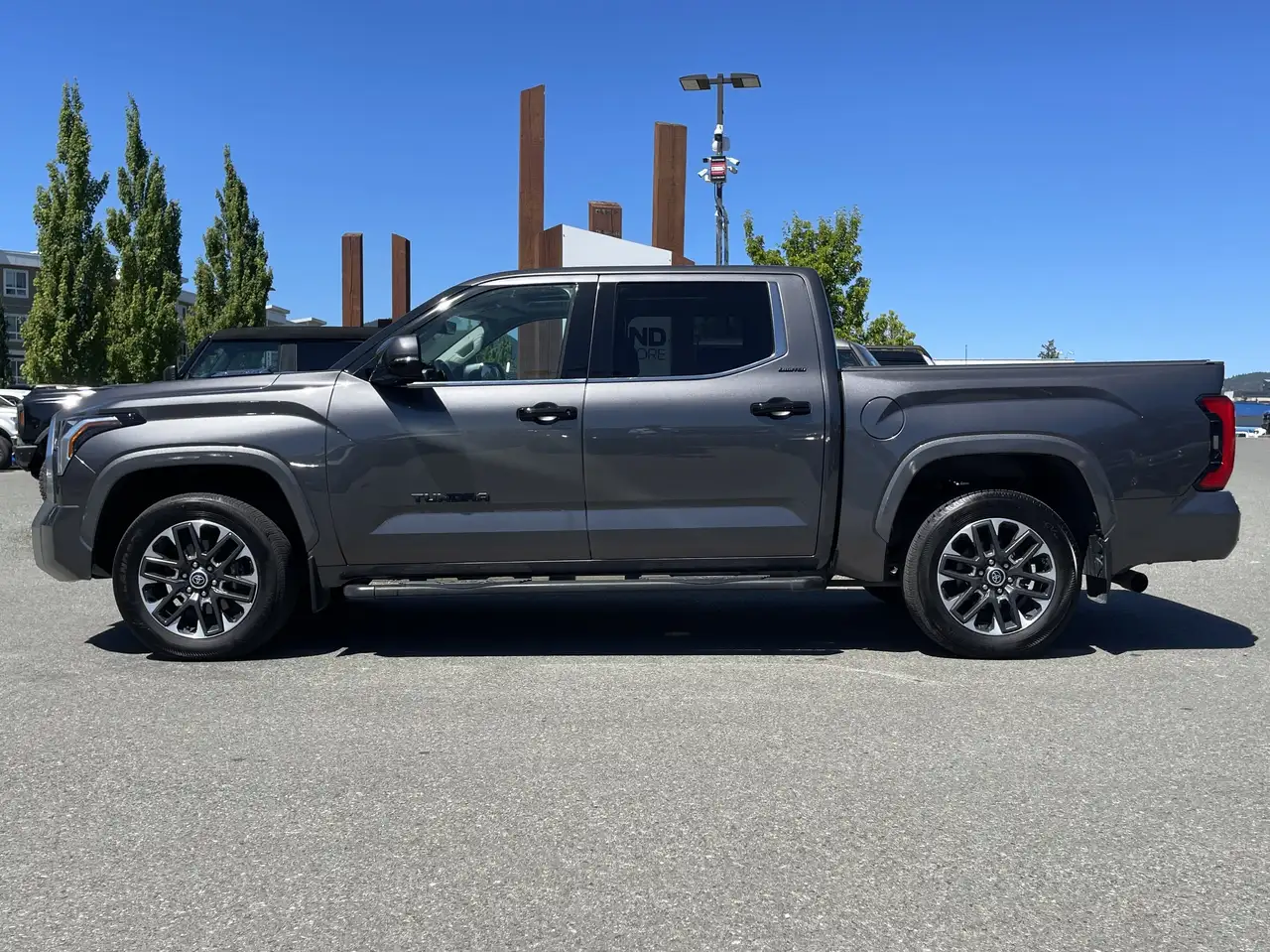 Toyota Tundra снимка Toyota Tundra