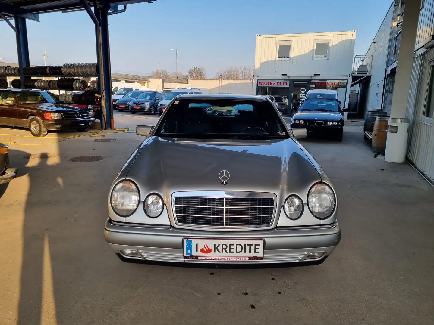 Mercedes-Benz E 200 E200 Elegance - Traumzustand! Silber - 2