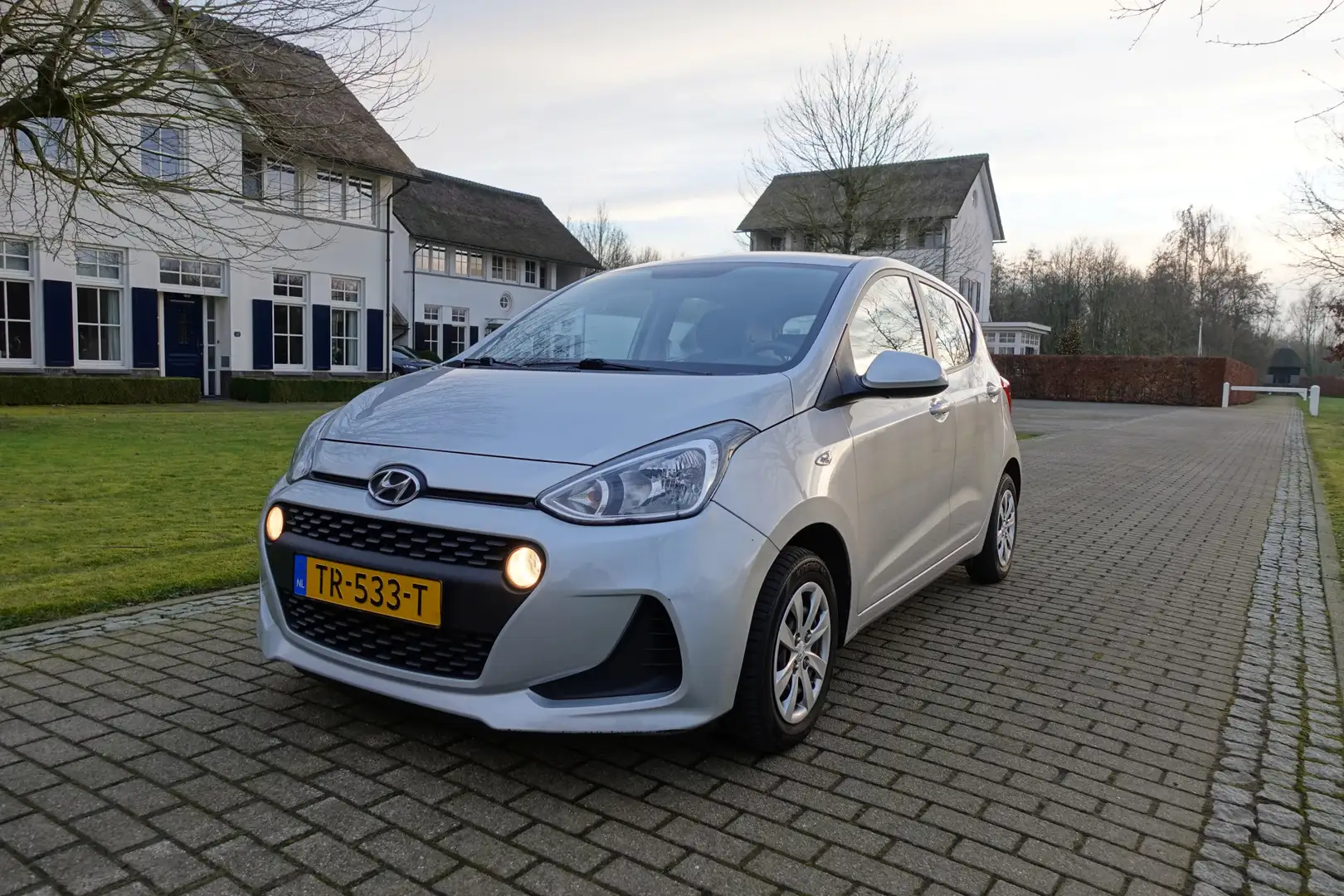 Hyundai i10 1.0i Comfort Grau - 2