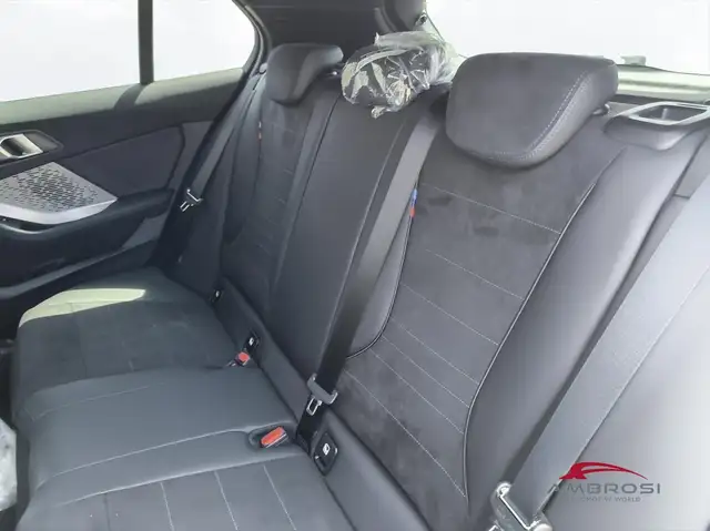 BMW 1 Series view 9