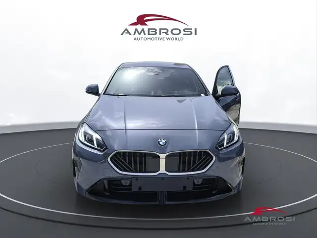 BMW 1 Series view 5