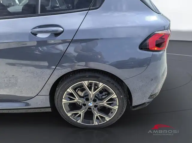 BMW 1 Series view 14