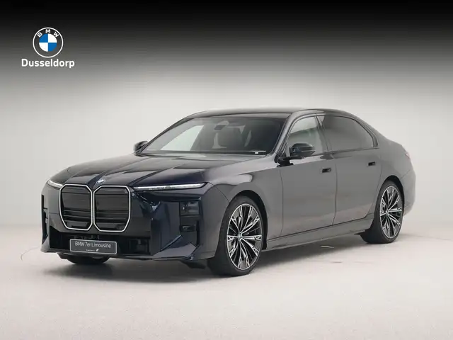 BMW i7