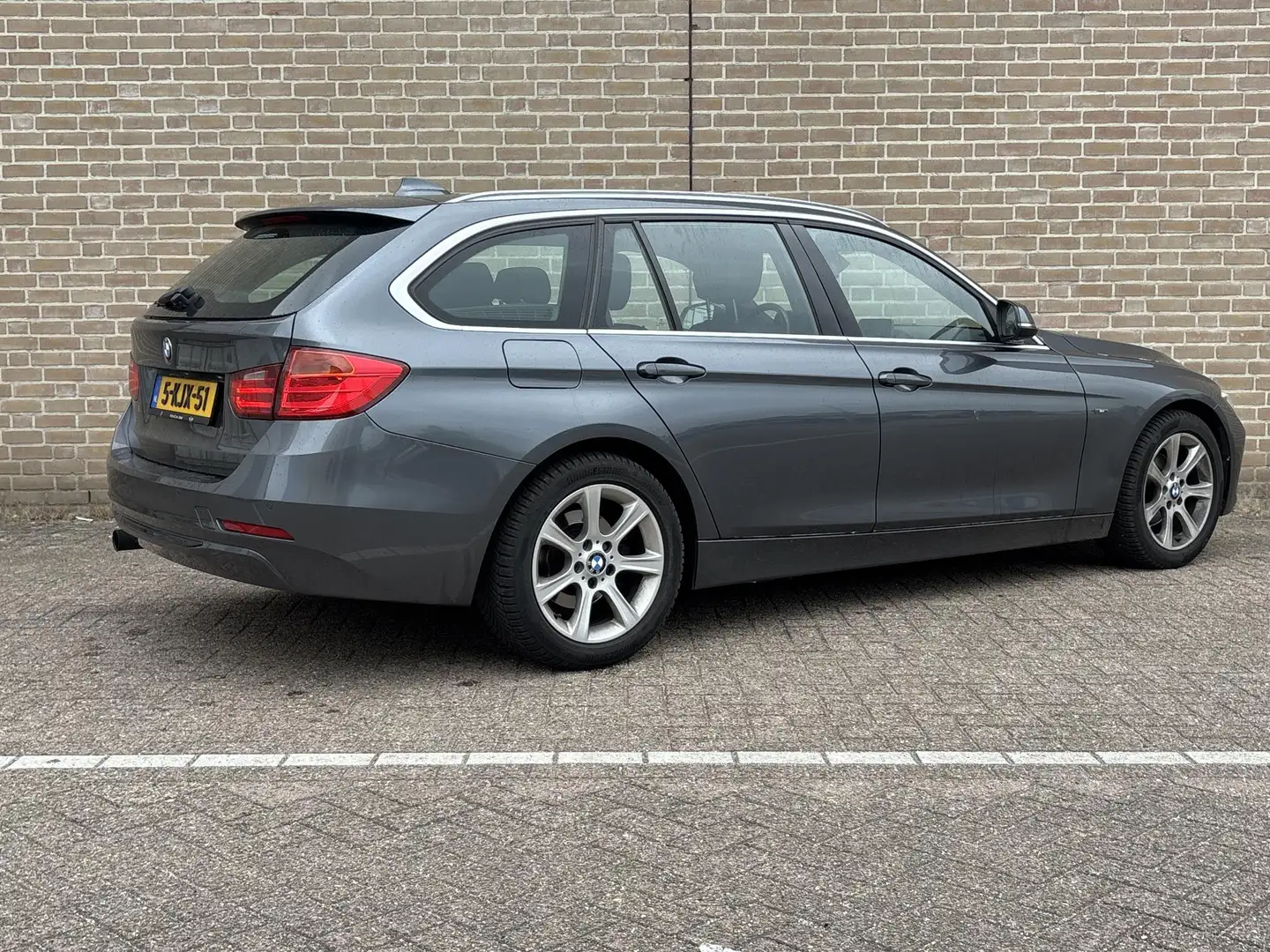 BMW 316 3-serie Touring 316i Executive Sport | Leder | Cru Grijs - 2