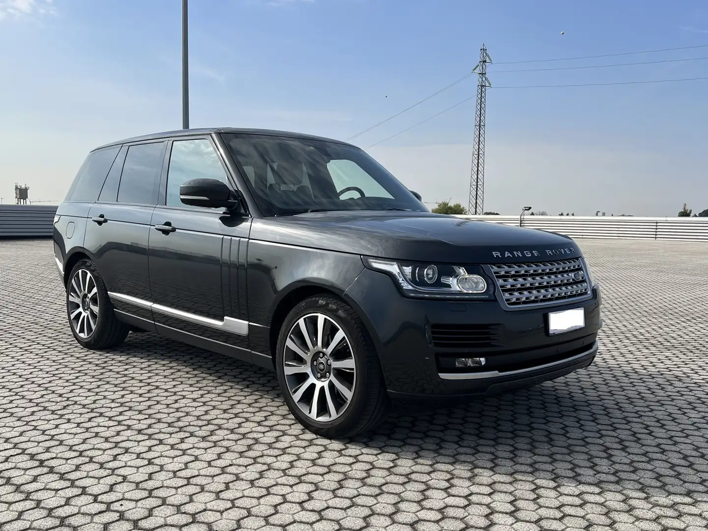 Land Rover Range Rover Range Rover IV 2013 4.4 sdV8 Vogue auto my16 E6 Šedá - 1