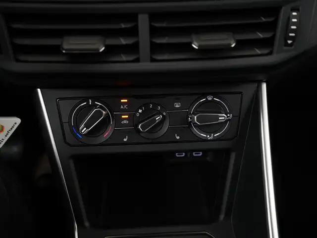 Volkswagen Polo view 11