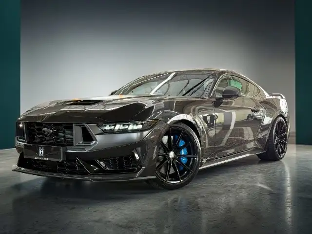 Ford Mustang 5.0 V8 DARK HORSE 6g + 20 Zoll + tiefer
