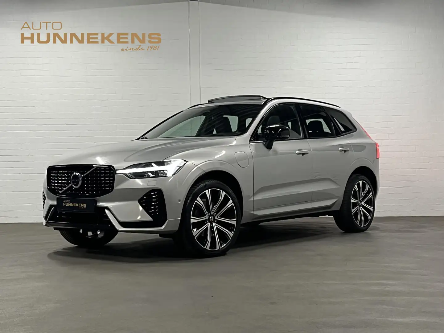 Volvo XC60 2.0 T6 Plug-in hybrid AWD R-Design Trekhaak | Long Gris - 1