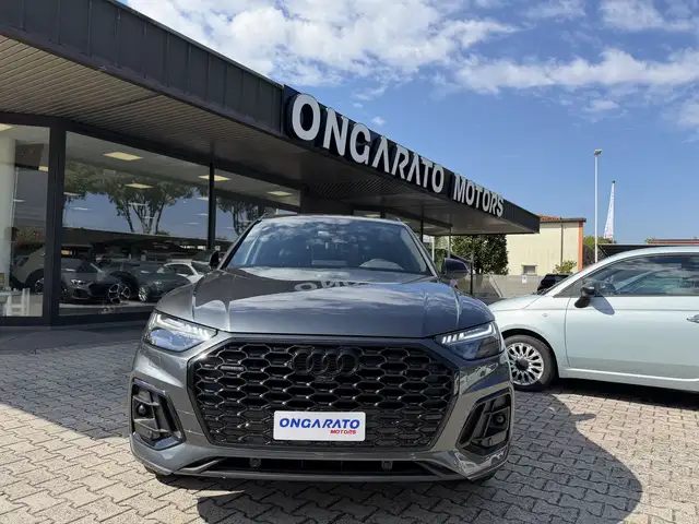 Audi Q5 view 2