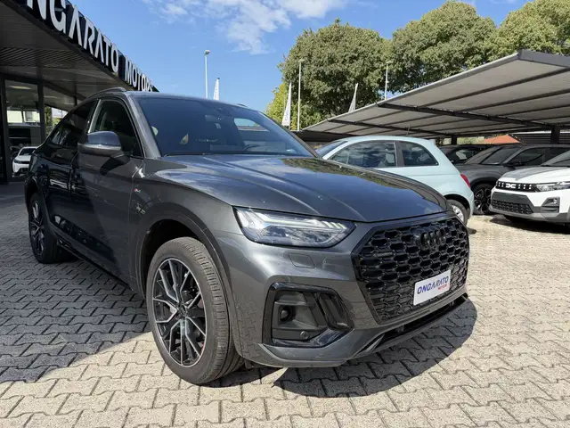 Audi Q5 view 3