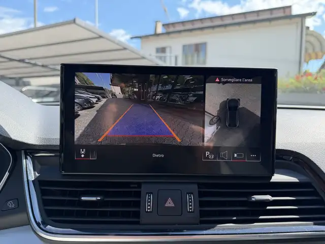 Audi Q5 view 14