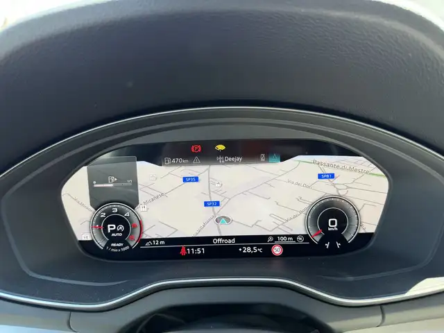 Audi Q5 view 12