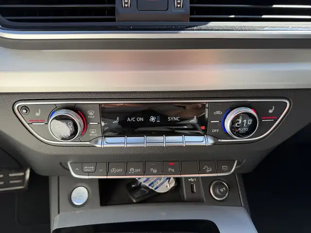Audi Q5 view 15
