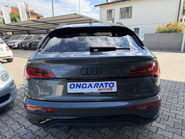 Audi Q5 view 6