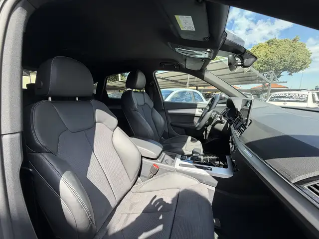 Audi Q5 view 9