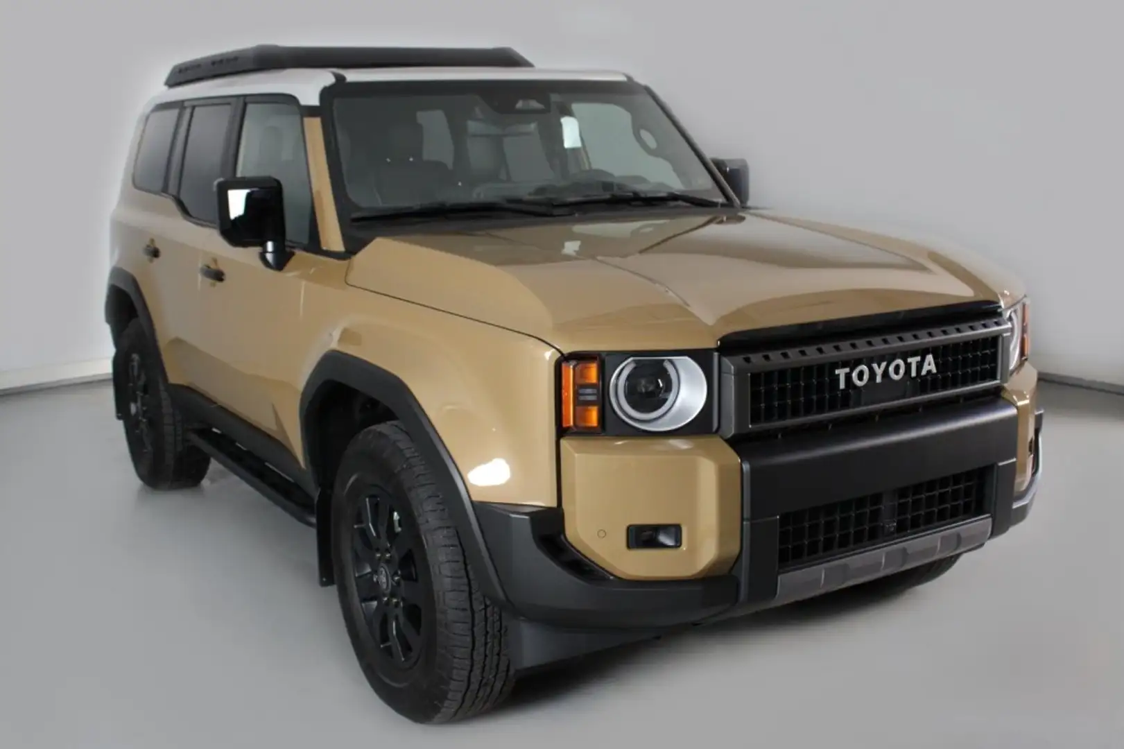 Toyota Land Cruiser Premium 2.4 Petrol / Hybrid Bílá - 2