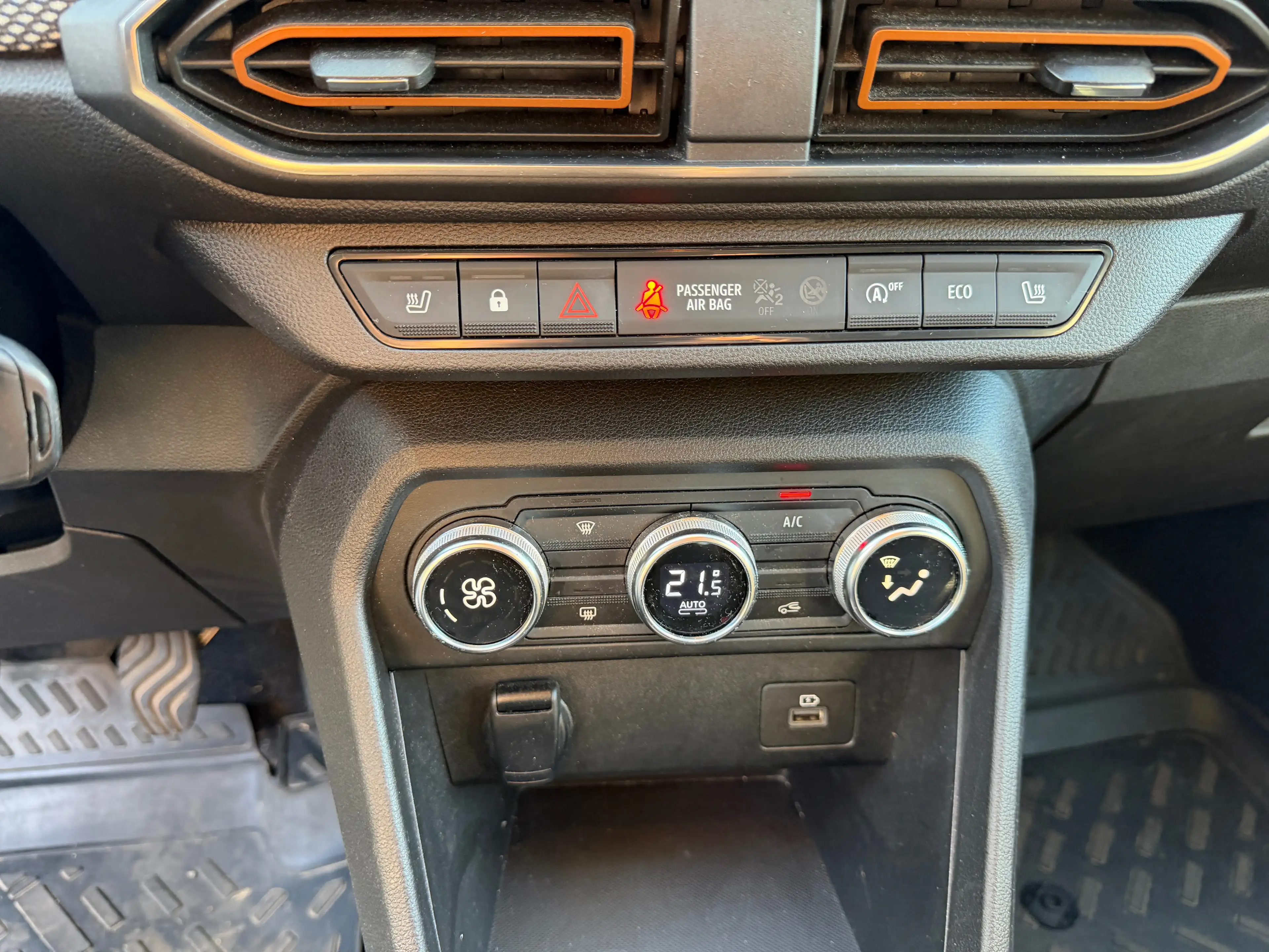 Dacia Sandero Stepway Comfort Einparkhilfe Sitzheizung Navi — photo 14