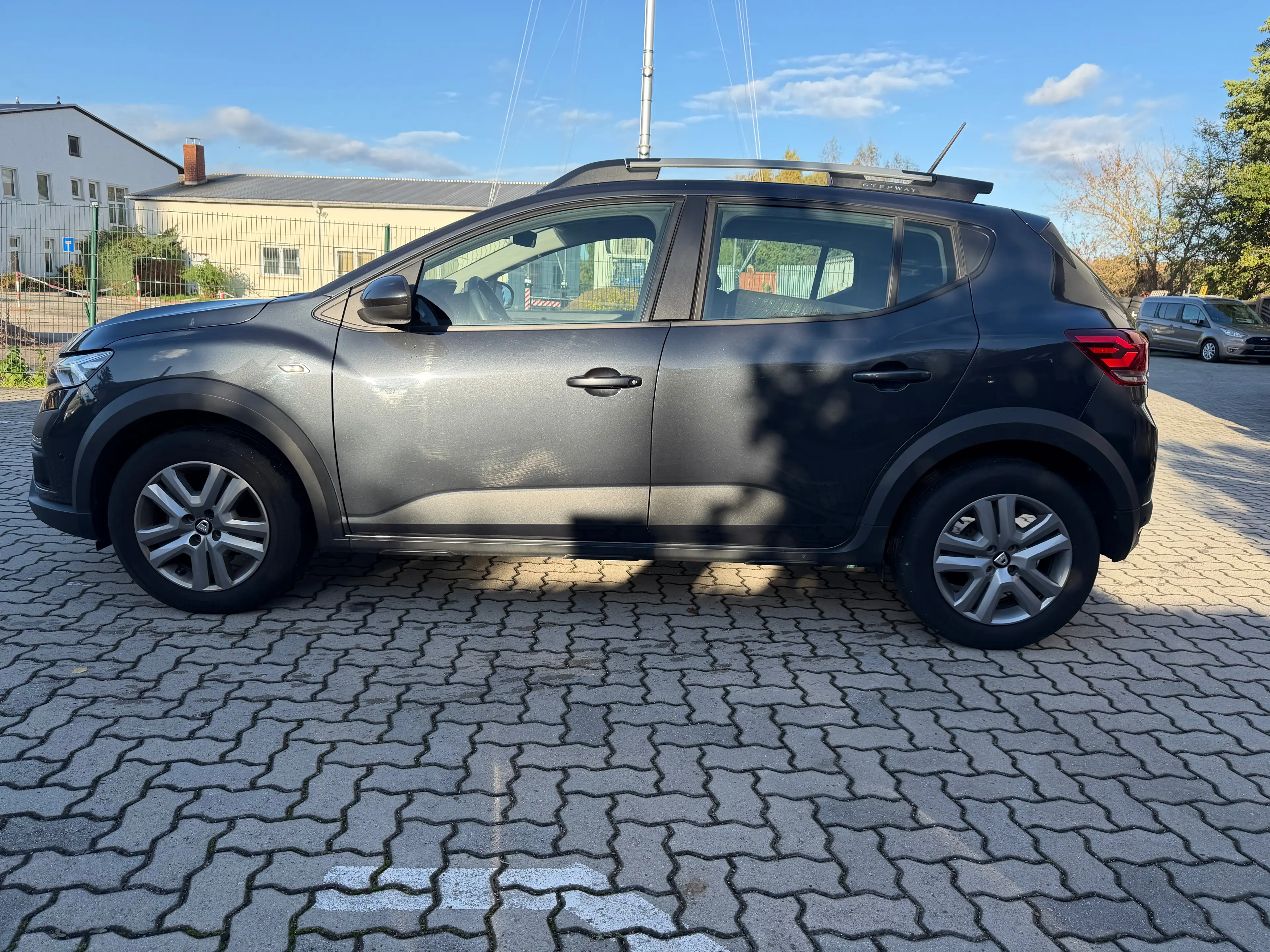 Dacia Sandero Stepway Comfort Einparkhilfe Sitzheizung Navi — photo 3