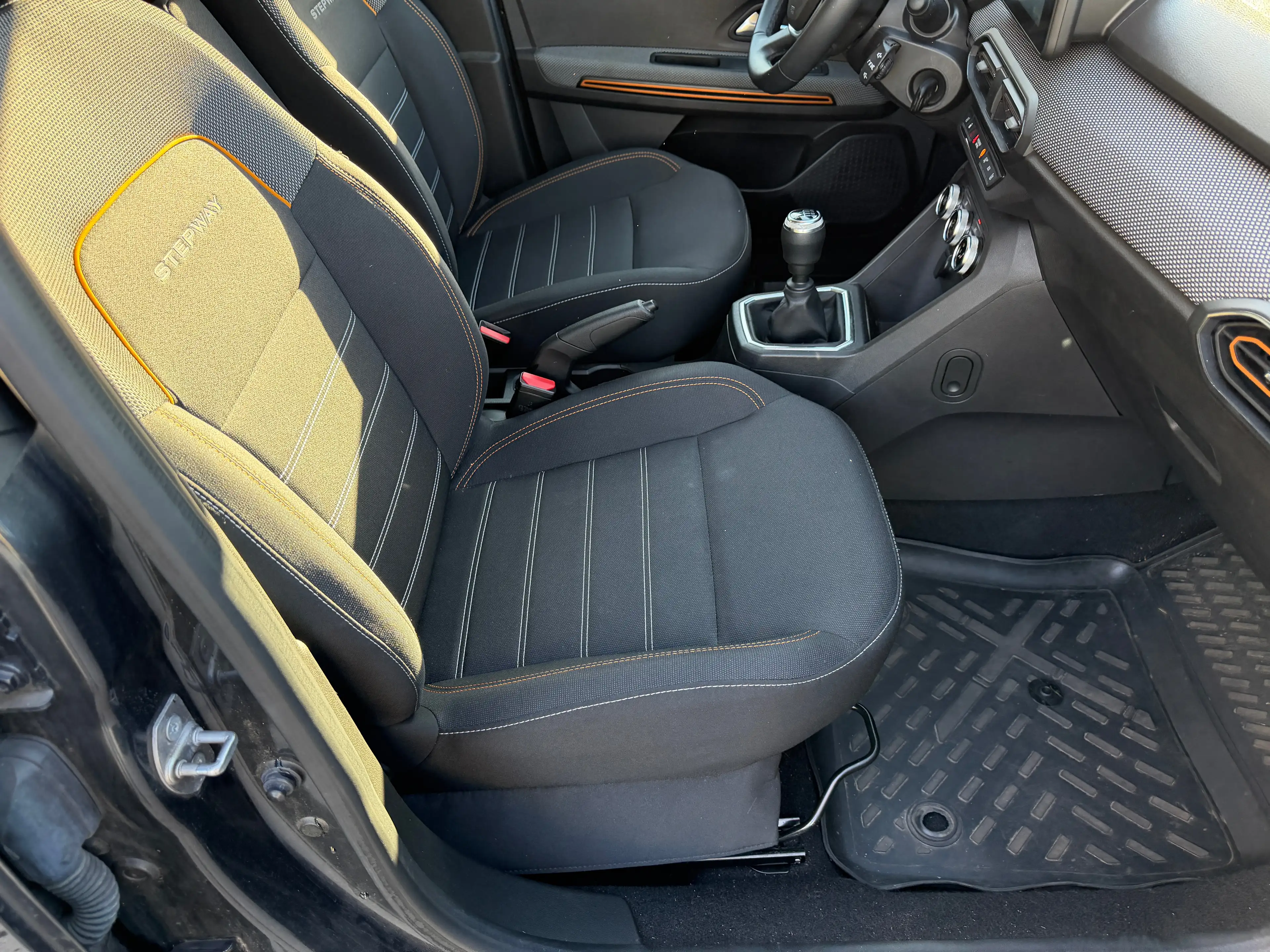 Dacia Sandero Stepway Comfort Einparkhilfe Sitzheizung Navi — photo 9