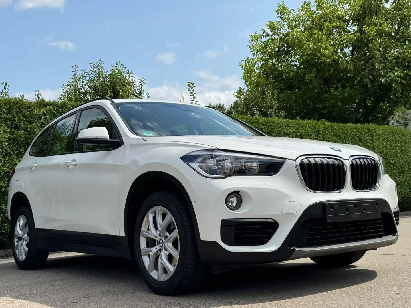 BMW X1 sDrive18i Advantage Aut. NAVI/Bluetooth/PDC Blanc - 2