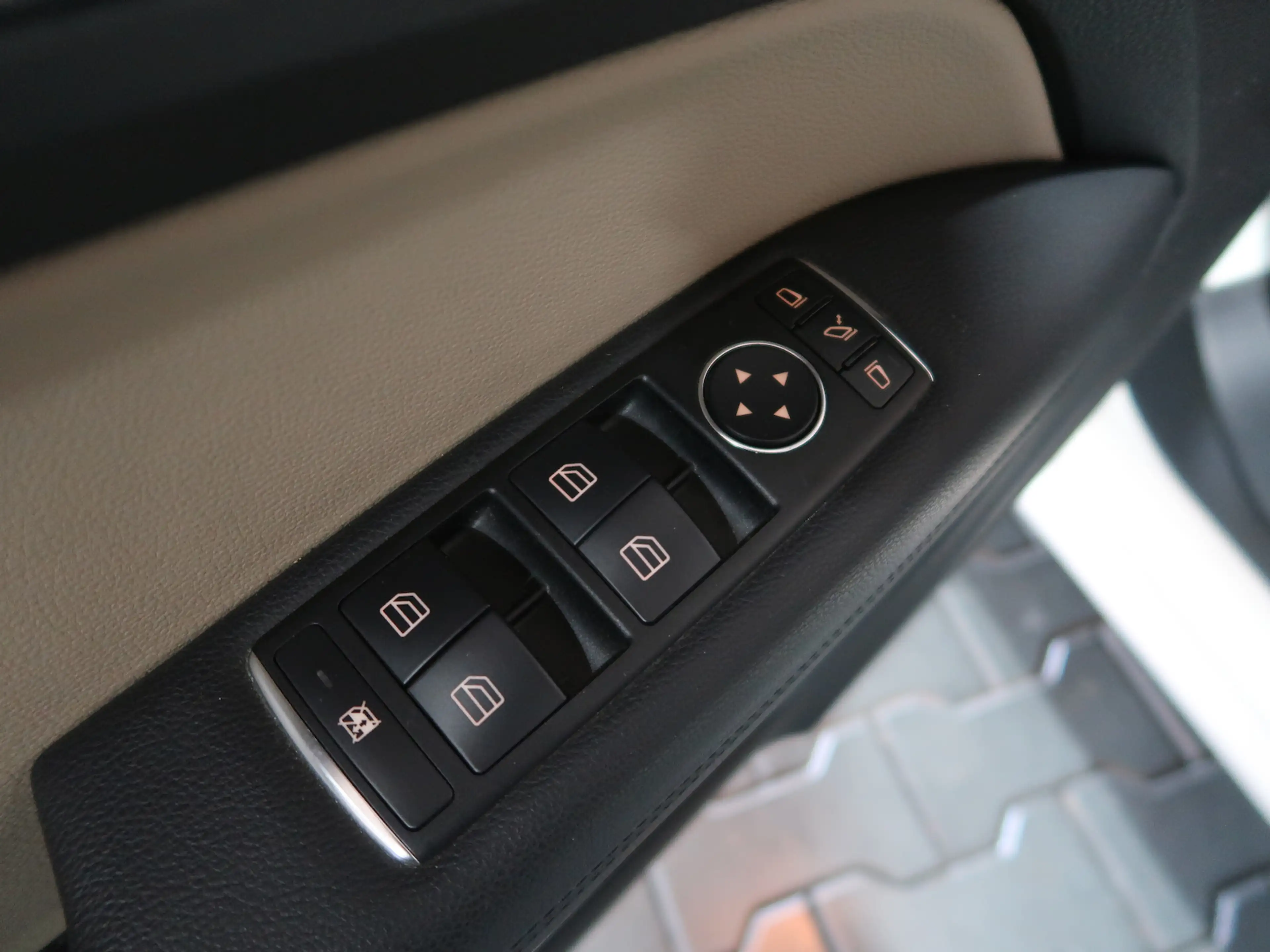 Mercedes-Benz E 350 Cabrio AMG STYLE*45.000 KM*H&K*ILS*DESIGNO — photo 20
